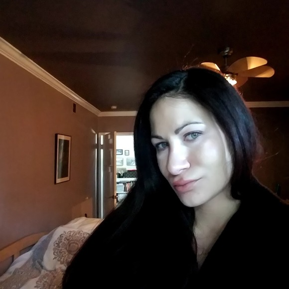 Meet your Posher, Danielle - Picture 1 of 1